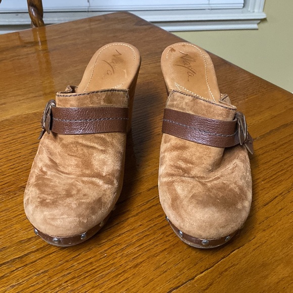 Clogs - Picture 2 of 6